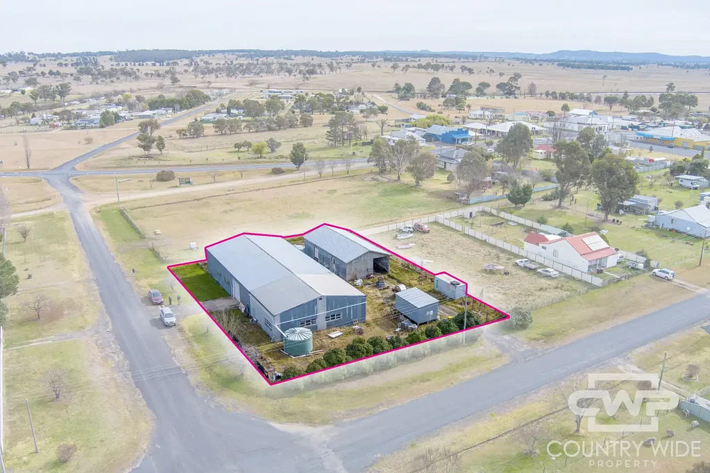 Deepwater Multi-Shed Property with Flexible Zoning