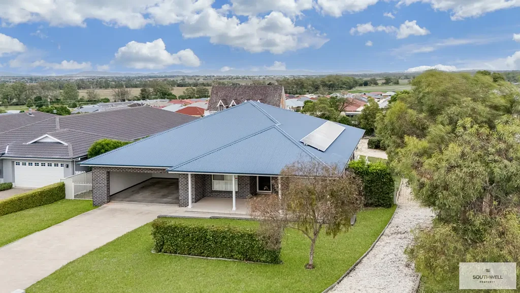 Tamworth 5房  Superbly Spacious Family Haven in Sought-After Setting