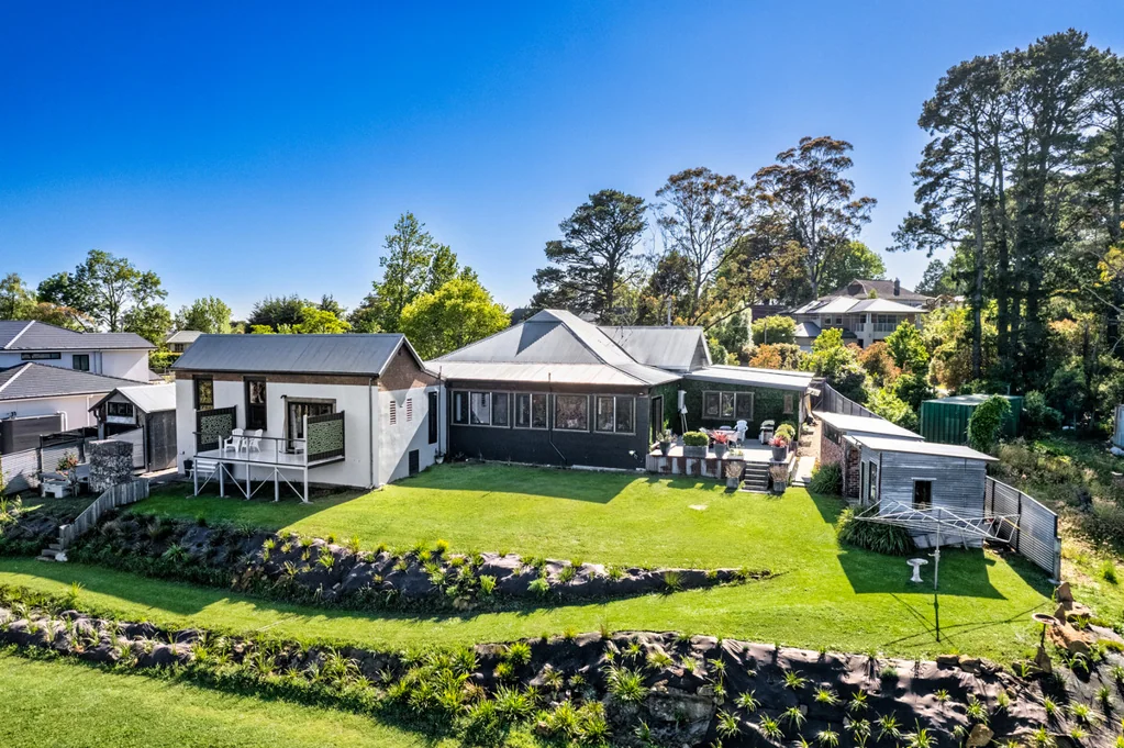Wentworth Falls 7Moenga "Revitalized Historic Residence with Income Potential and Epic Views"
