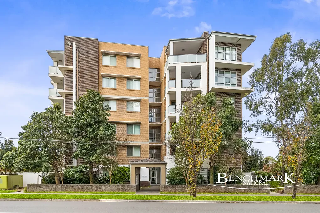 Modern Two-Bedroom Apartment with District Views