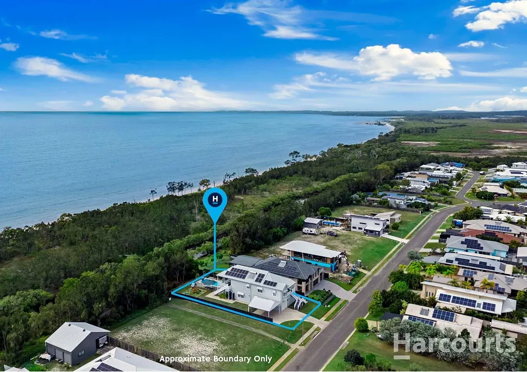 Burrum Heads 5Phòng ngủ Rare Beachfront Opportunity in Burrum Heads - Fully Furnished Hamptons-Style Queenslander!