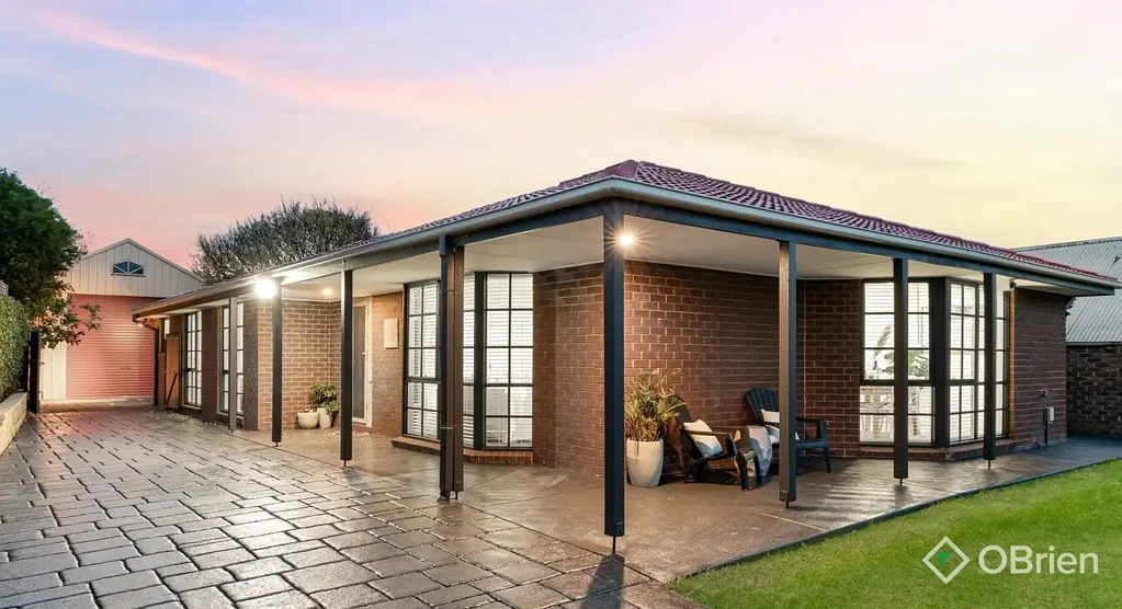 Spacious Family Home with Workshop and study – Langwarrin Park