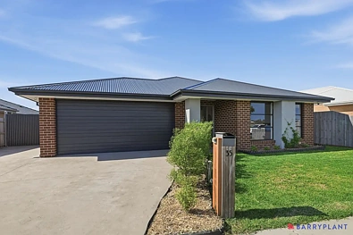 Wonthaggi 4Kwarto 35 Connection RD - Where Space, Comfort & Entertaining Comes Together