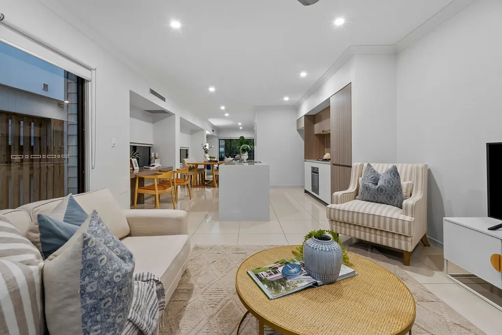 Rochedale 4房 Rochedale Estates尊贵联排 四卧主卧套房 双车位车库 生活方式中心 私人影院 游泳池 健身房 便捷交通 优质学区 Spacious Modern Terrace Home in Mansfield SHS Catchment
