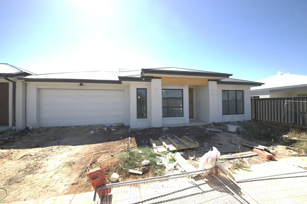 13 Heron Way, Melton South, VIC 3338