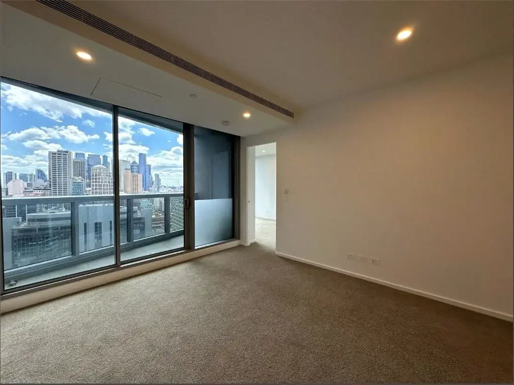 UNFURNISHED COMFORT TWO BEDROOM APARTMENT LOCATED IN HEART OF SOUTHBANK