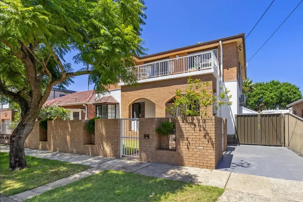 Pagewood 5Kwarto Spacious Family Haven With Versatile Living & Three-Car Parking