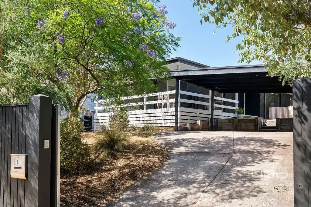 4 Iolanda Street, Rye, VIC 3941