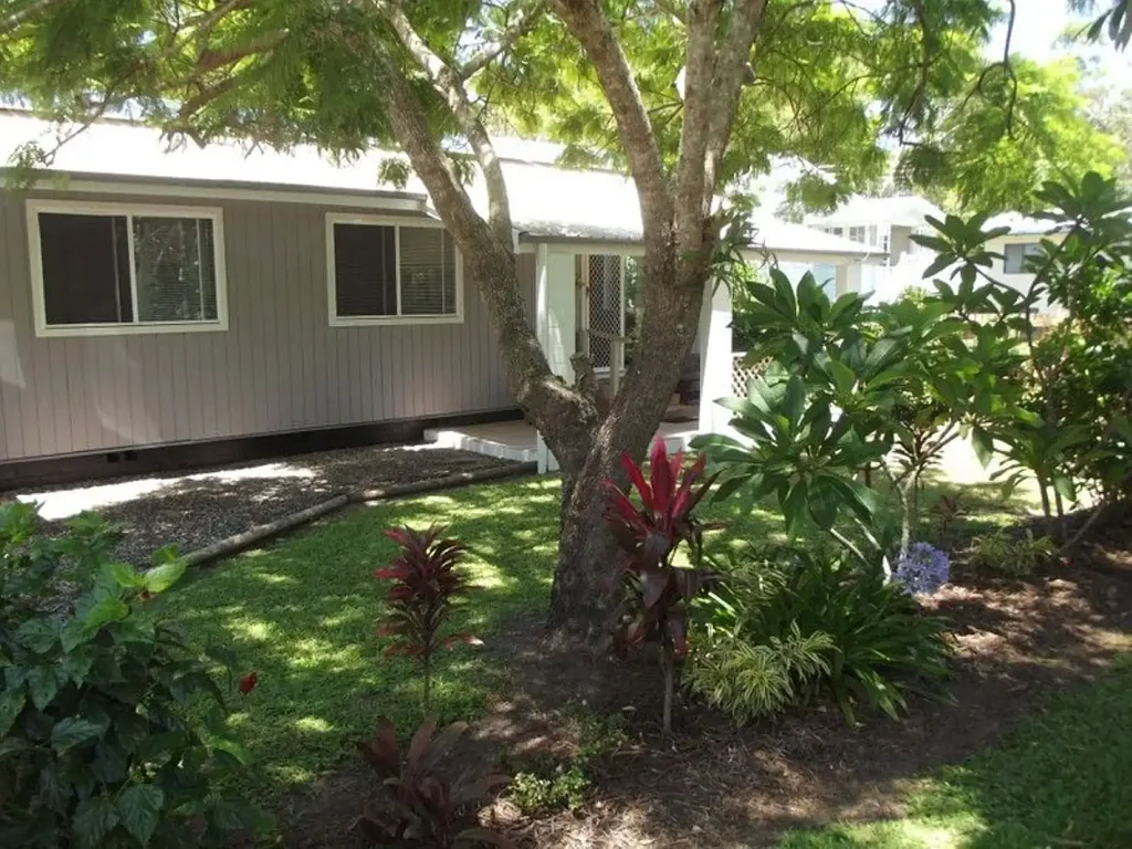 Macleay Island 3Kwarto 3 bedroom home footsteps to beach and boat ramp