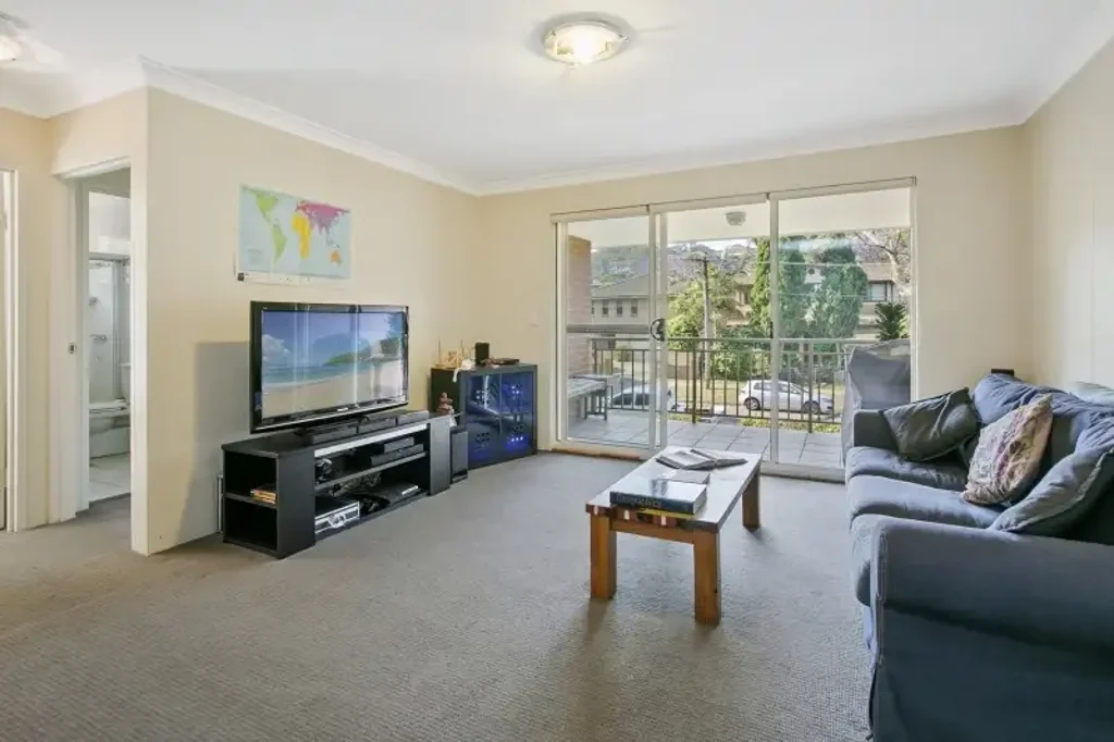 5 month lease available in the heart of Brookvale