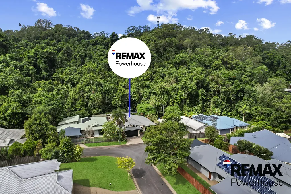 Bentley Park 4બેડરૂમ Privately Located Family Home with Rainforest and Creek Backdrop