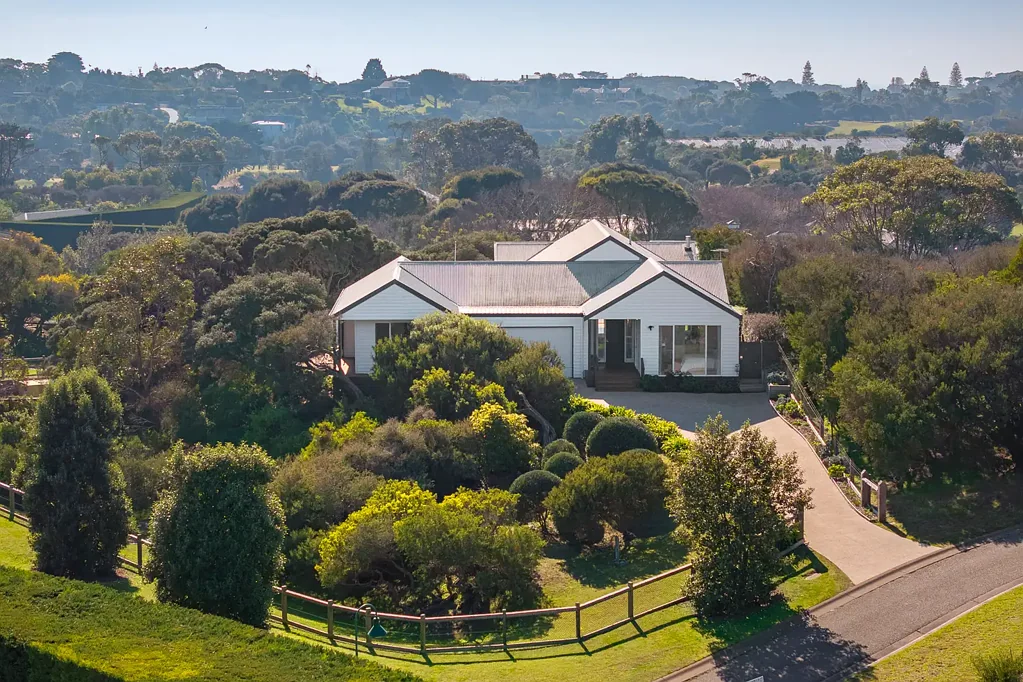 Portsea 4 Bedroom Elevated Light-Filled Portsea Retreat