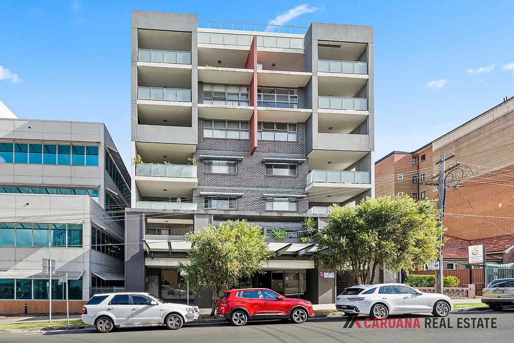 Kogarah 1房 Kogarah CBD中心公寓 宽敞空间 高天花板 全套厨房 阳台娱乐 安全停车 交通便捷 周边繁华 Spacious, Stylish & Central Executive Entertainer