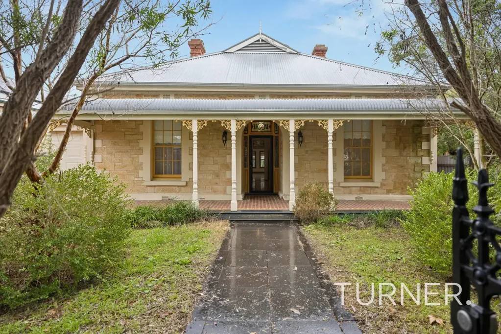 Wayville 4 Slaapkamer Sandstone fronted villa with family room extension in a prime city fringe location