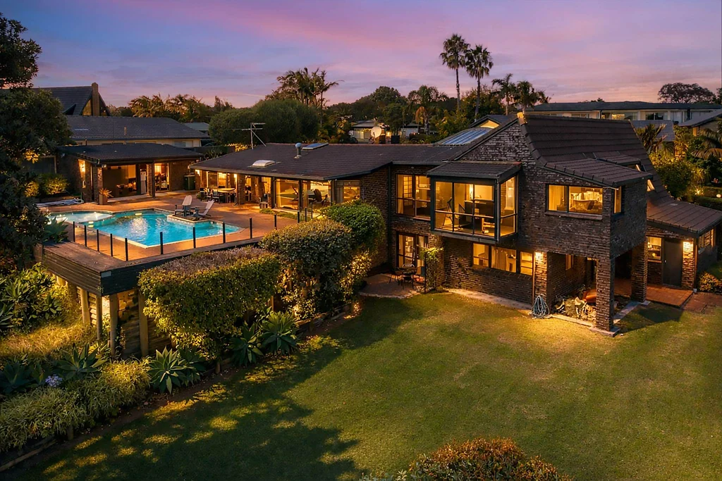 Sunnyhills 4Zimmer Prime Waterfront Sanctuary on 1800m² Land