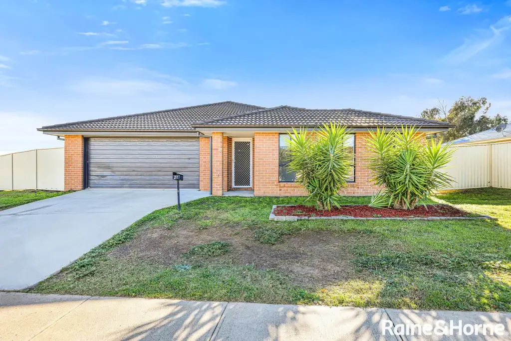 Newly refreshed spacious family home!