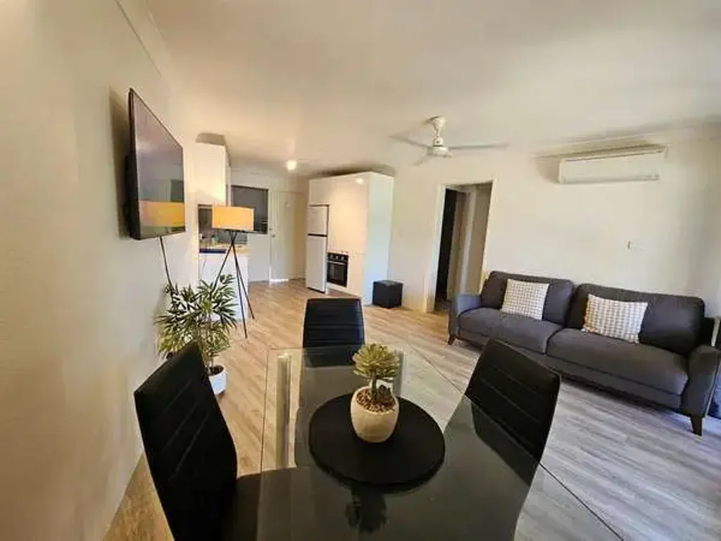 Cairns North 2房  Unit 28 – Top Floor – Brilliant Presentation!