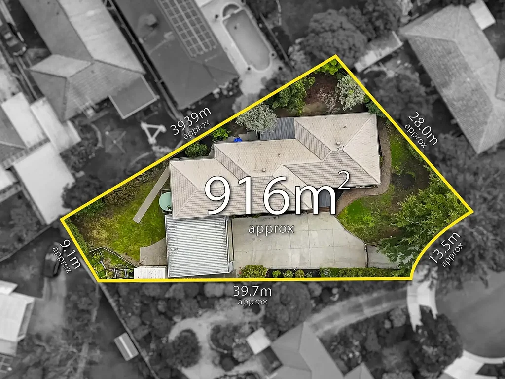 Berwick 4房 安静庭院制高点 916m²罕见地块 宁静角落绝佳机会 步行可达Berwick Village Wilson Botanic Park 现代舒适宽敞四卧 私密庭院儿童乐园 超大车库工作间 五车容量工匠梦想 管道供暖储水箱 精英学校购物中心毗邻 Hilltop Opportunity on 916m²