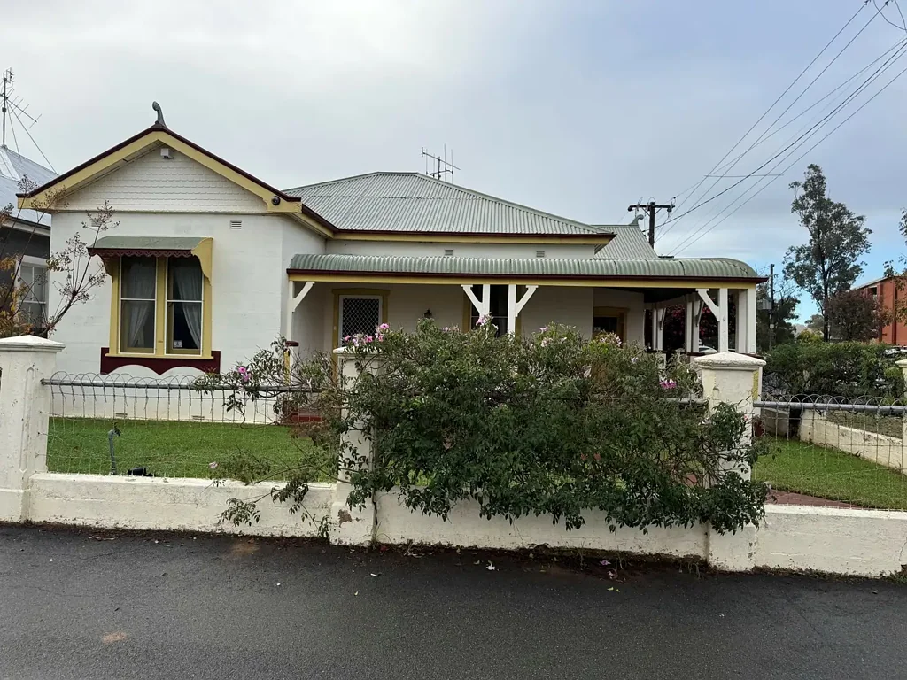Charming Family Home for Rent in Narromine - Your New Oasis
