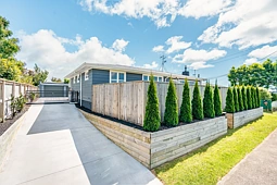 82 Kingswood Road, Brookfield