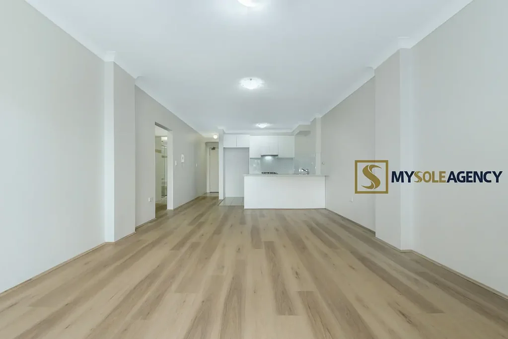 Newly renovated and spacious 2-bedroom apartment in convenient location