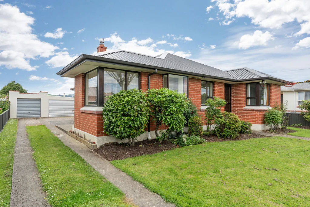Mosgiel 3房  The Ideal Family Home With Res 2 Subdividable Zoning!!!