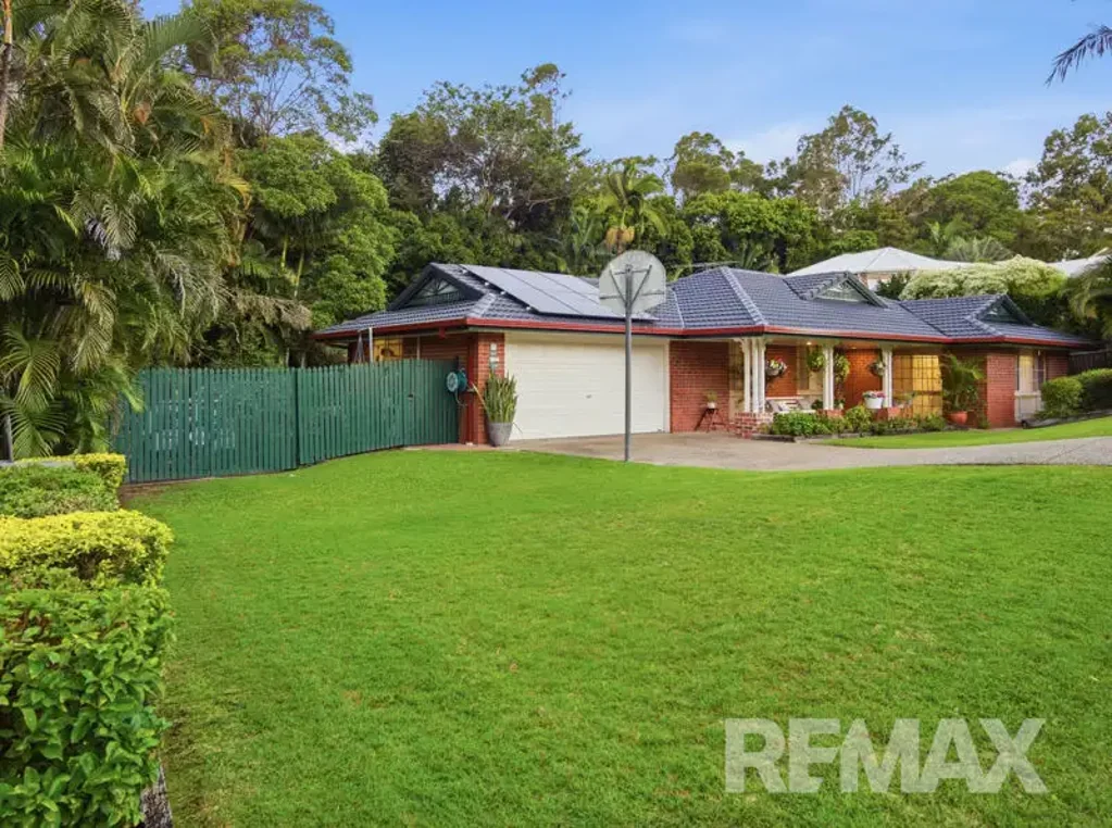 Albany Creek 4房 850m²宽敞地块 私密林地景观 家庭活动室 双车库 采光充足 娱乐区 Private, spacious and perfectly positioned on a generous 850mÂ² bushland block