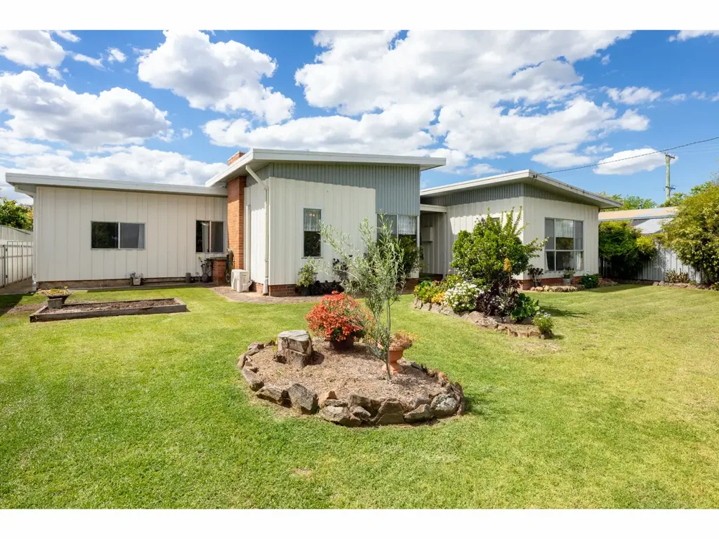 464 Hall Avenue, Lavington, NSW 2641
