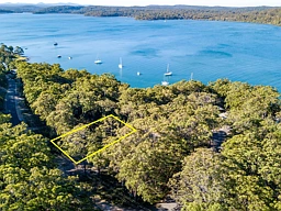 138 Cove Boulevard, North Arm Cove