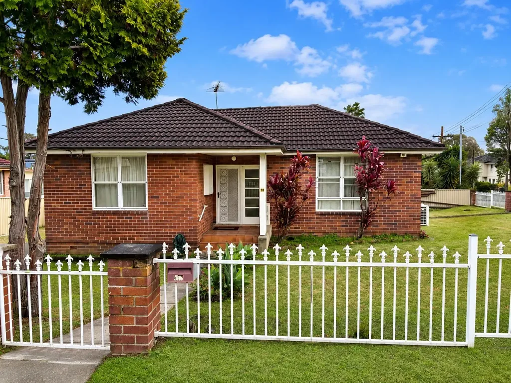 Comfortable family home with fenced backyard