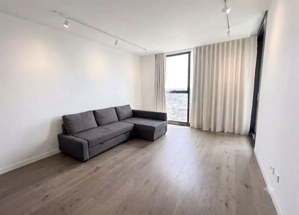 Modern 1-Bedroom Apartment on Level 60 in Swanston Central – Spectacular City Views