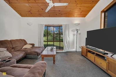 लिविंग रूम - Address Withheld, Edmonton, QLD 4869