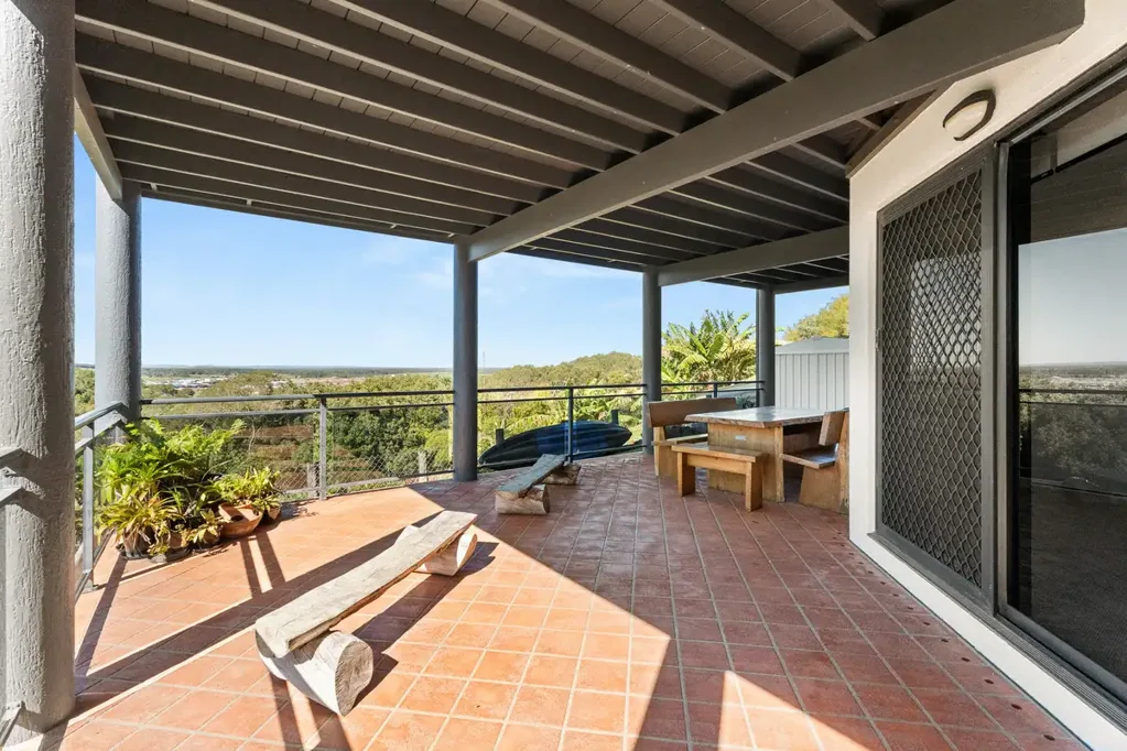 Urraween 5房  Elevated Coastal Living With Panoramic Views