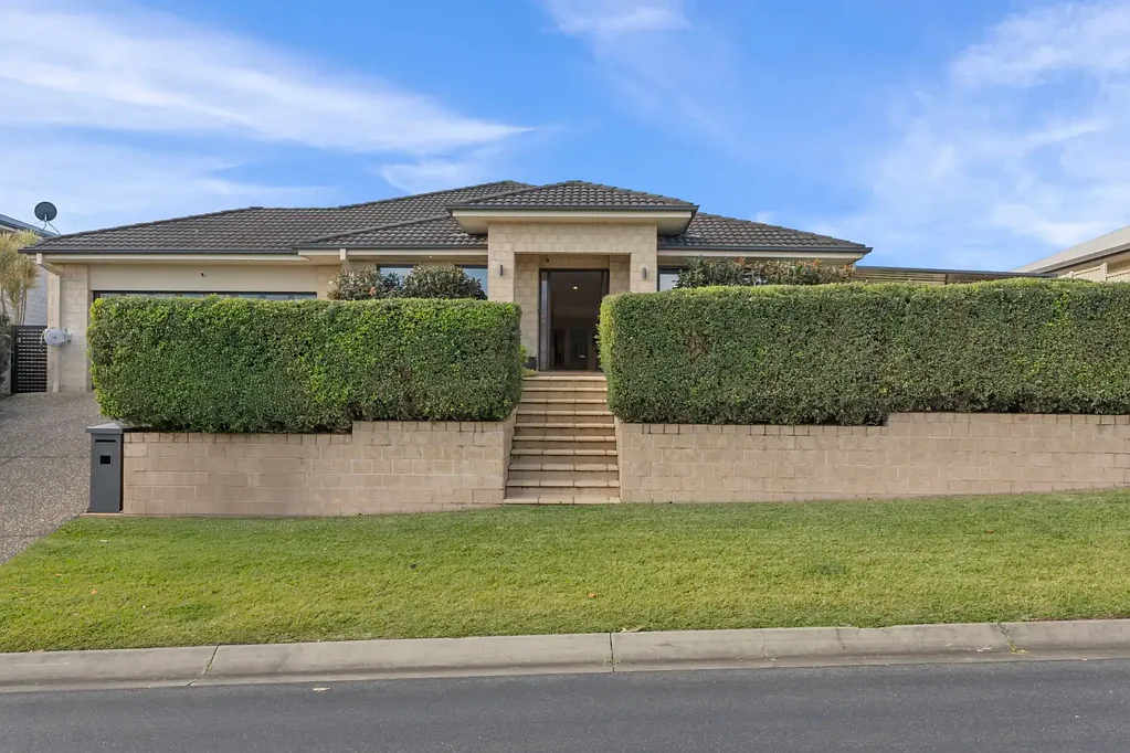 Murrumba Downs 5 Bedroom Prestige Family Living in Northquarter Estate
