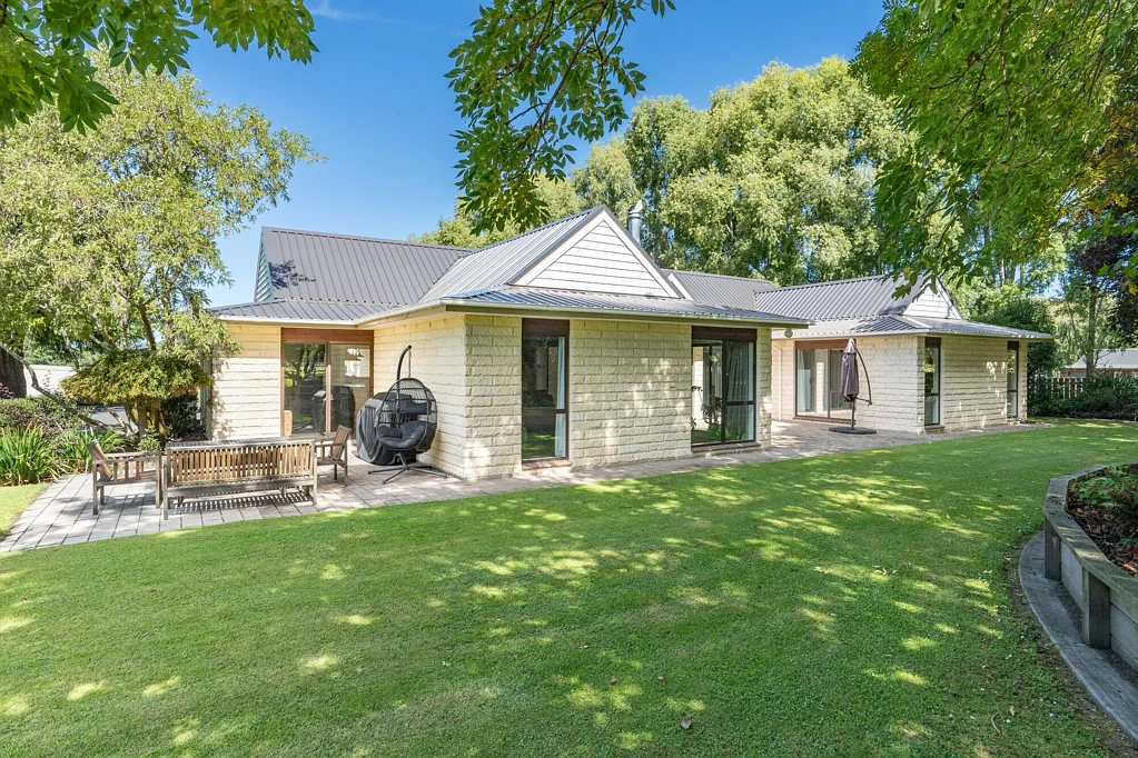Mosgiel 3Zimmer Lifestyle + location + privacy and paddocks!