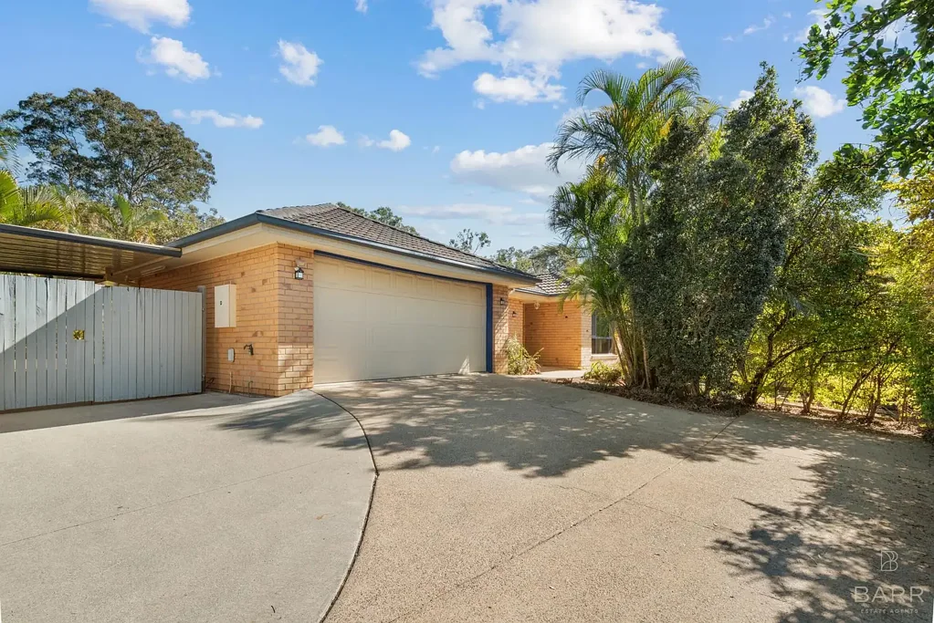Moggill 4Zimmer Elevated Cul-de-Sac Living with Space for the Whole Family