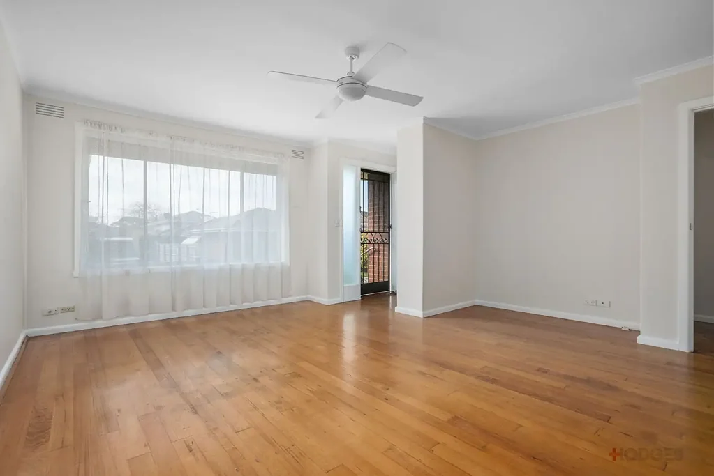 Central Mentone | New Carpet | Spacious Unit
