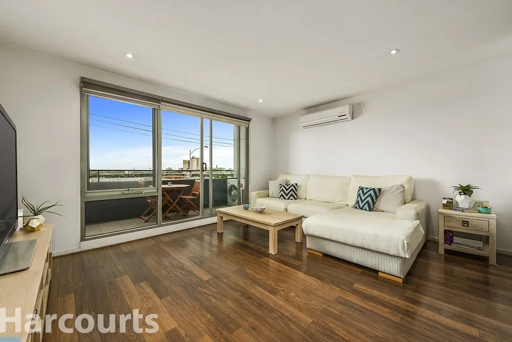 One bedroom delight on Victoria Street - Parking Included