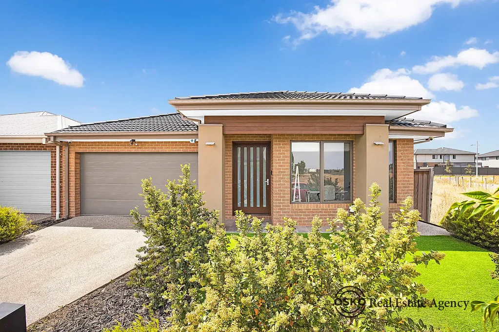 Tarneit 4chambre Premium Home with Two Master En-Suites in Prime Tarneit Location!!!