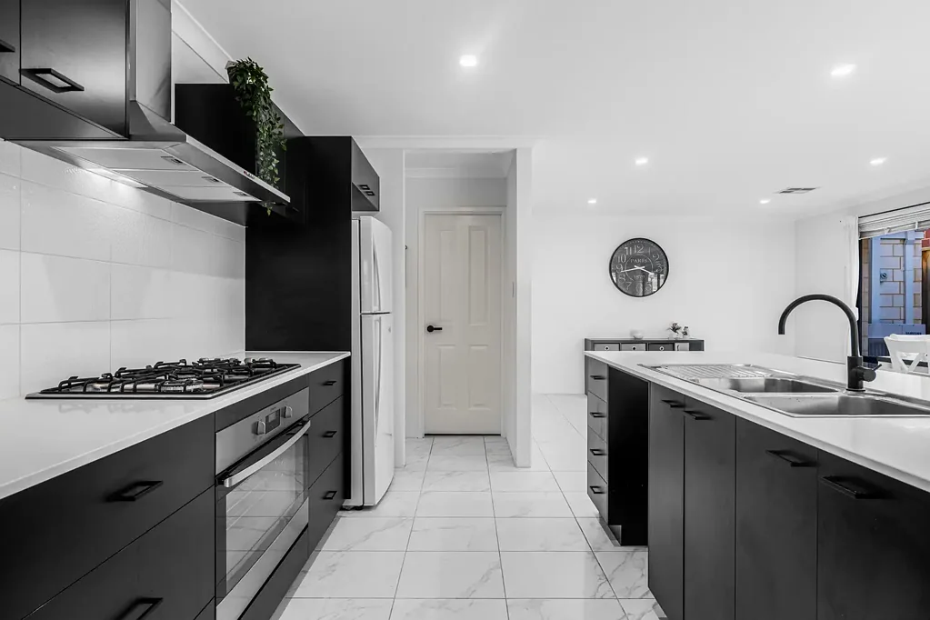 Ellenbrook 4कमरा Modern, Spacious & Conveniently Located Ellenbrook Home