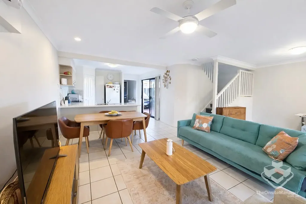 Spacious Townhouse - Great Location