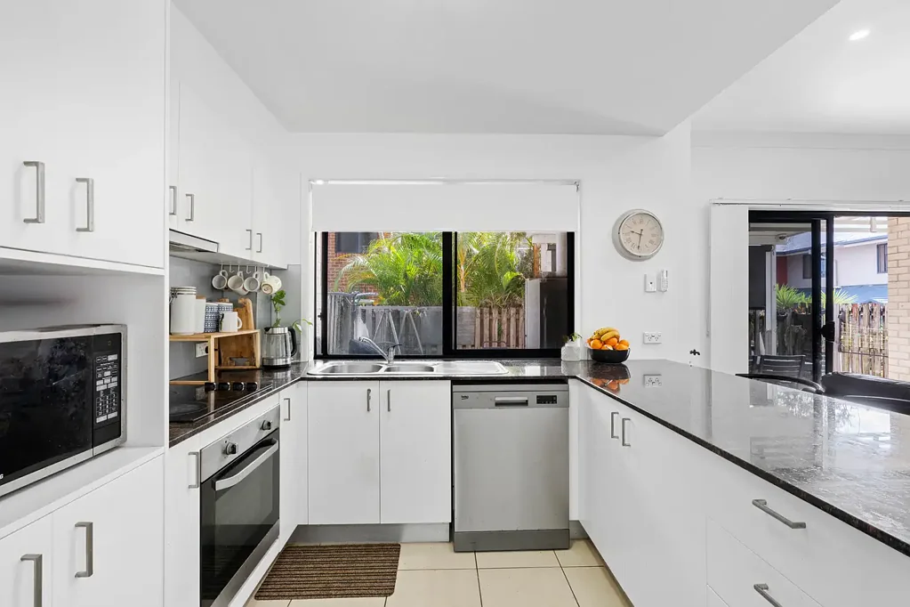 Labrador 3બેડરૂમ SPACIOUS FAMILY TOWNHOUSE IN A QUITE & PRIVATE SETTING