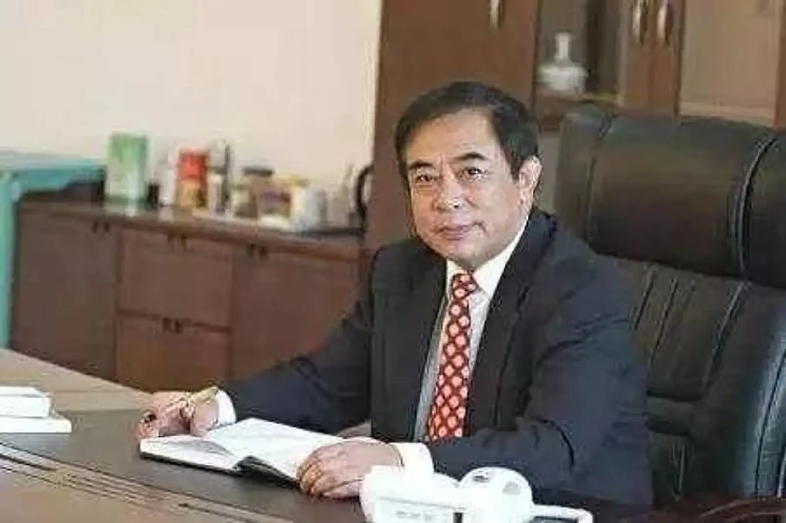 与巴菲特午餐的三位中国商人：OPPO幕后老板、神壳富豪、投资猎手