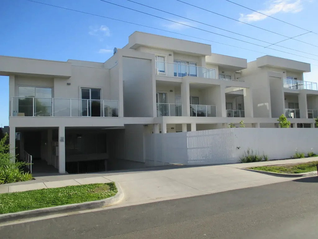 THREE BEDROOM APARTMENT IN PRIME LOCATION | FLARE REAL ESTATE