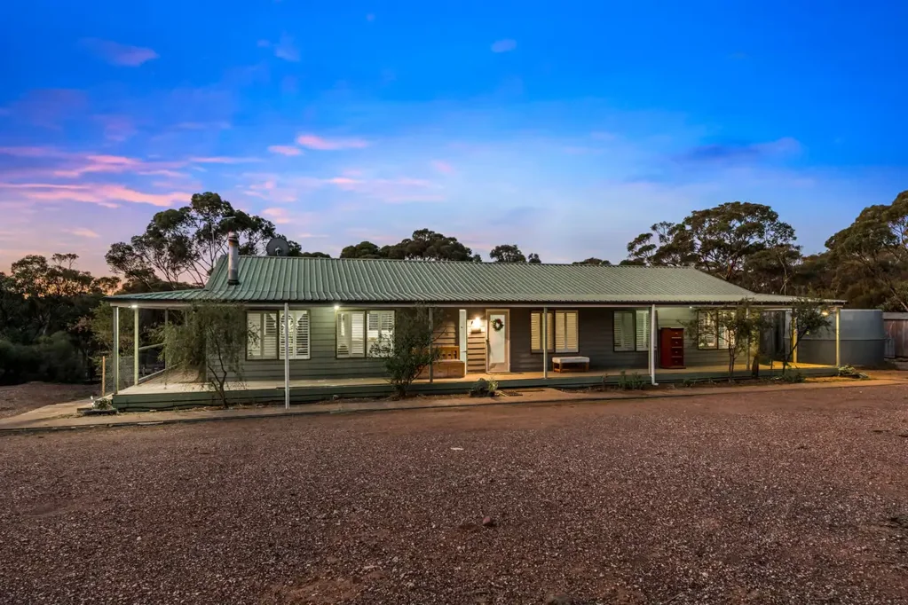 Wedderburn 4房  Lifestyle Living on 20 Acres – Off-Grid Ranch Style Home