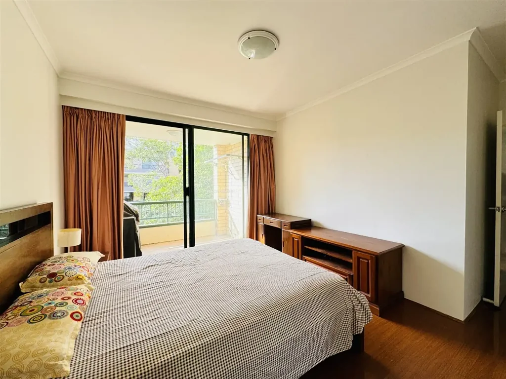Partially furnished 3-bed apartment
