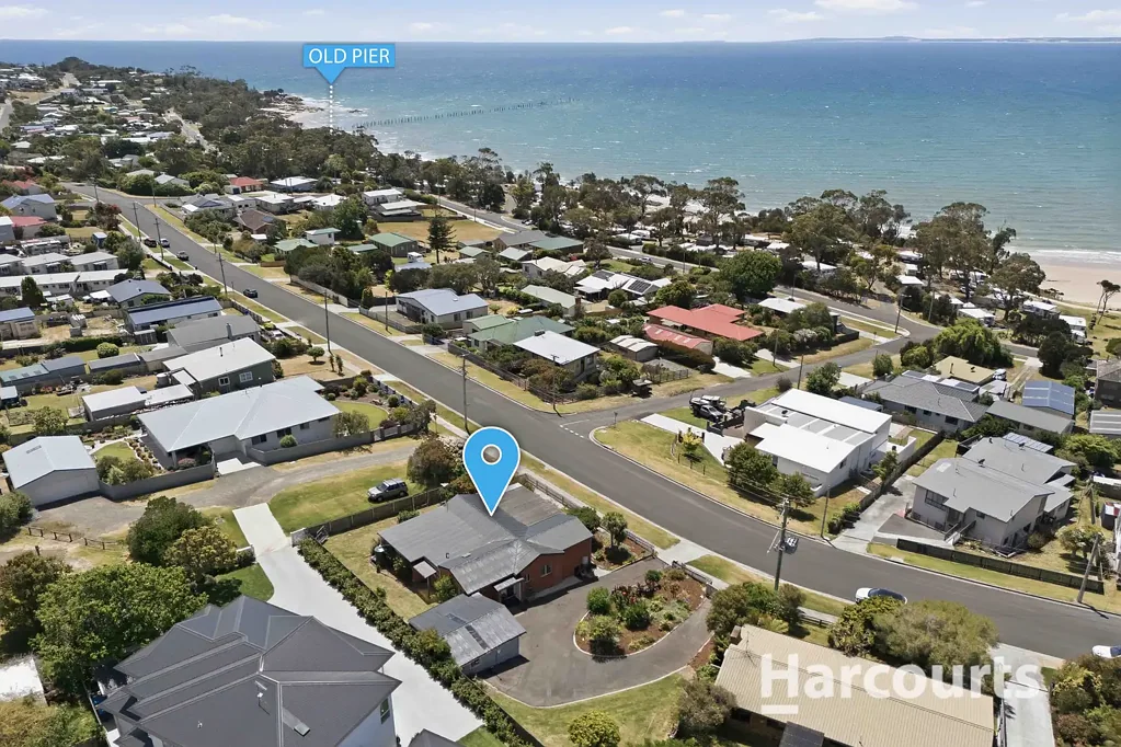 Bridport 4房  A Bay View Opportunity Is Knocking