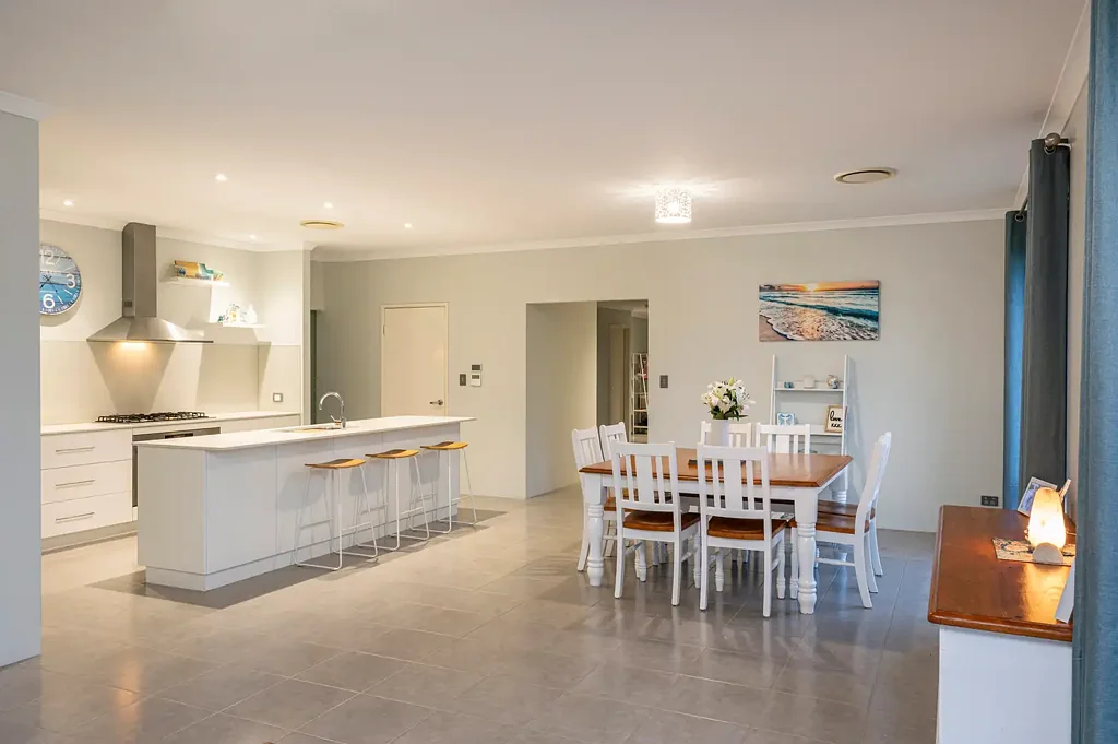 10 Albatross Court, Broadwater, WA 6280