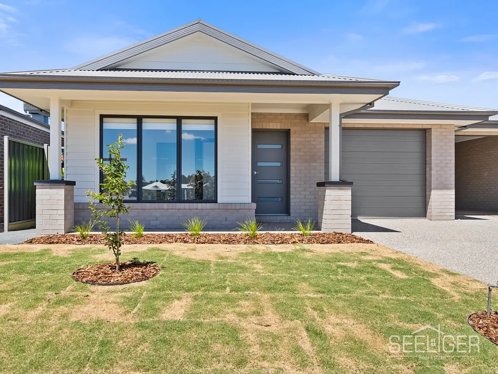 Stylish & Low-Maintenance Living – 2-Bedroom Townhouse