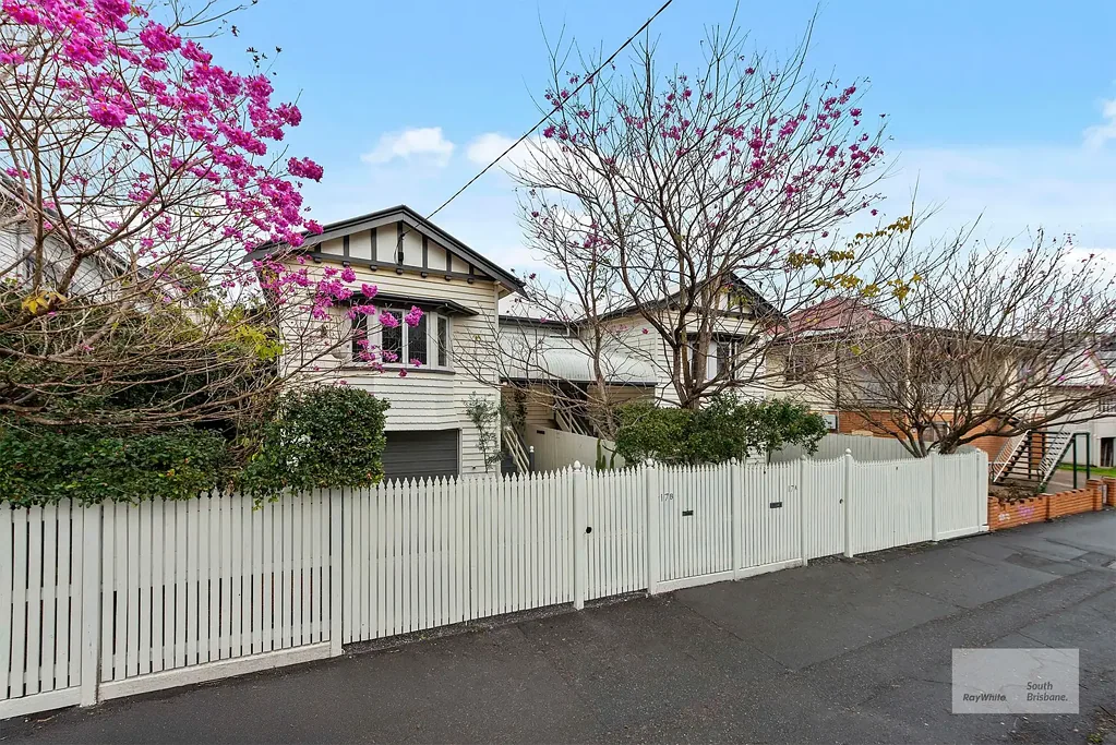 West End 6 Bedroom An original character Duplex in the heart of West End